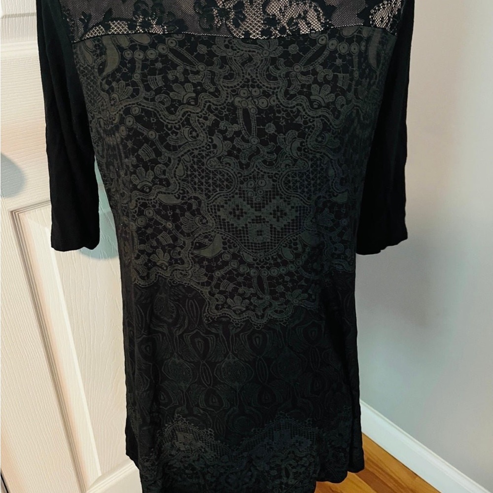 Chic Black Lace Patterned Tunic